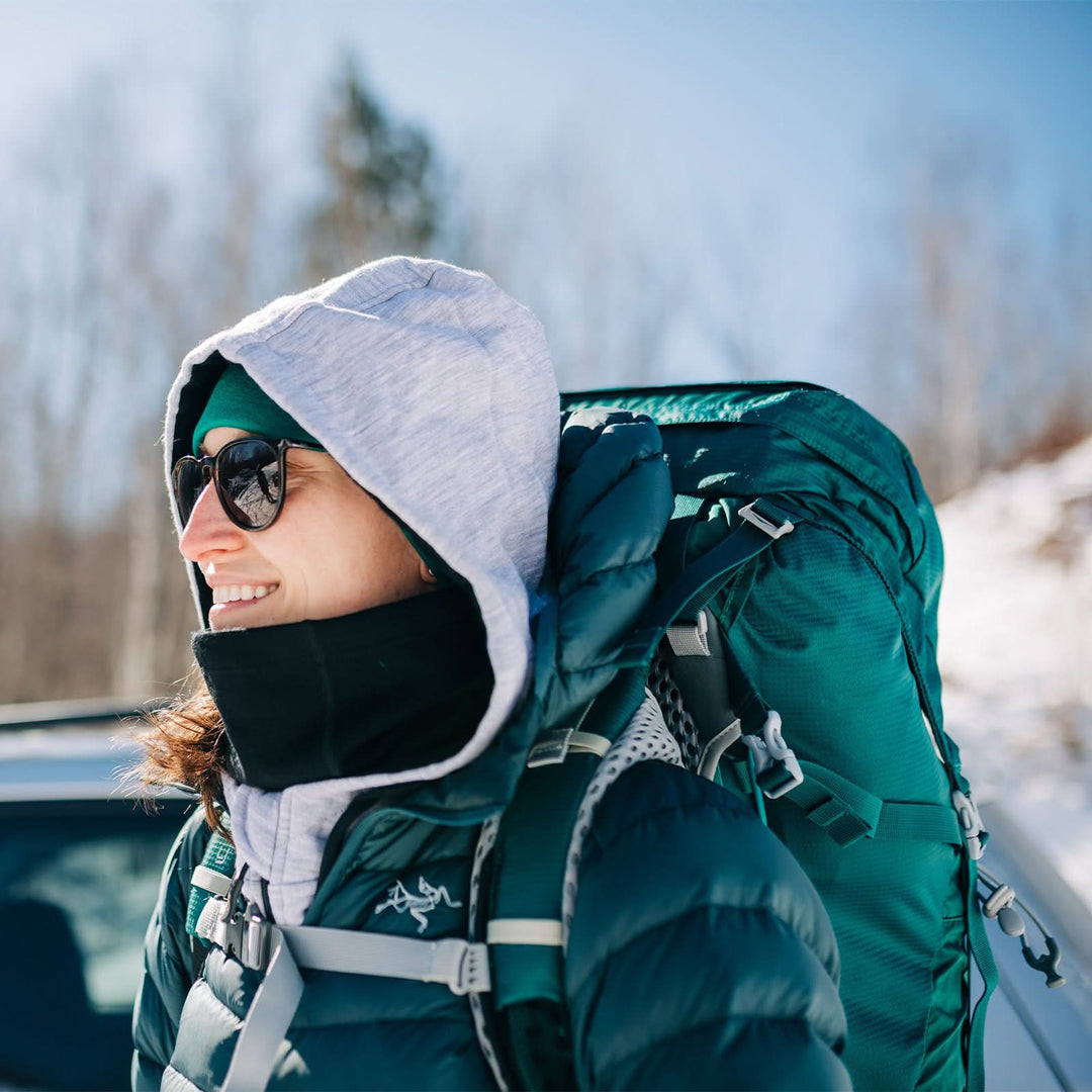 woman wearing an expedition weight neck gaiter outside in the winter while hiking
