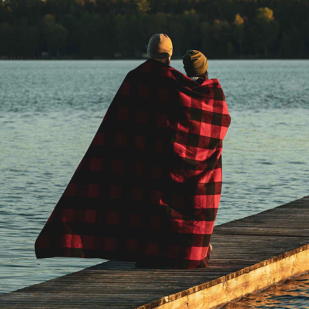 Minus33 Merino Wool Clothing White Mountain Woolen Camp Blanket#color_red-and-black-plaid