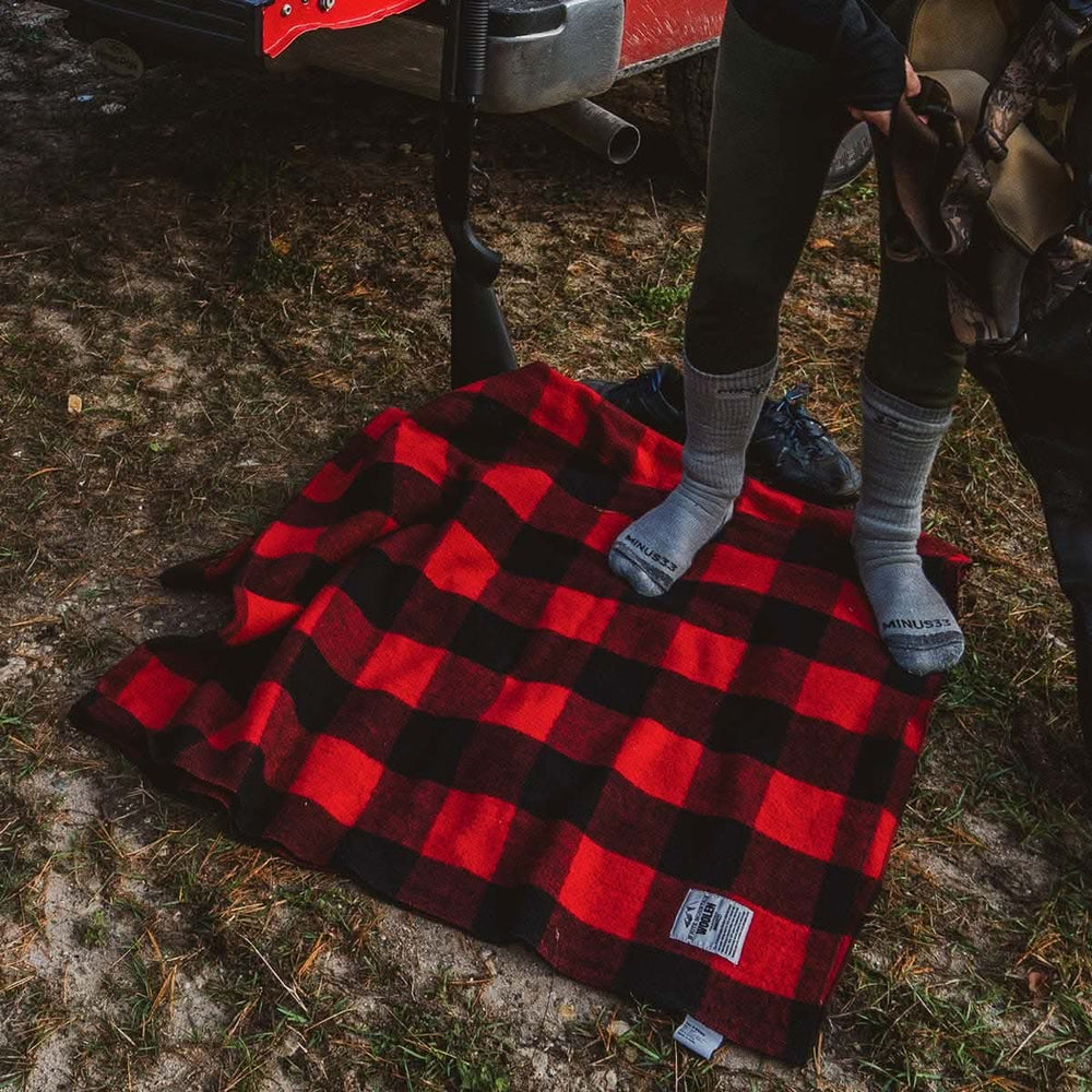 Minus33 Merino Wool Clothing White Mountain Woolen Camp Blanket#color_red-and-black-plaid